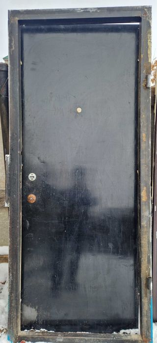 Продам входную дверь