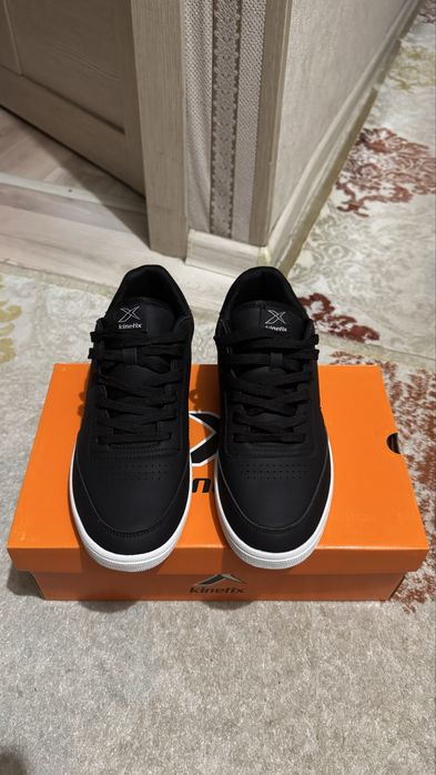 Продаю мужские кеды Kinetix оригинал !!!