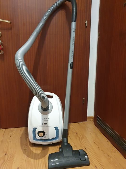 Продавам  прахосмукачка Bosch