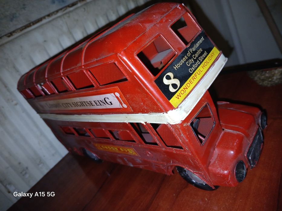 Vând autobus jucărie tabla