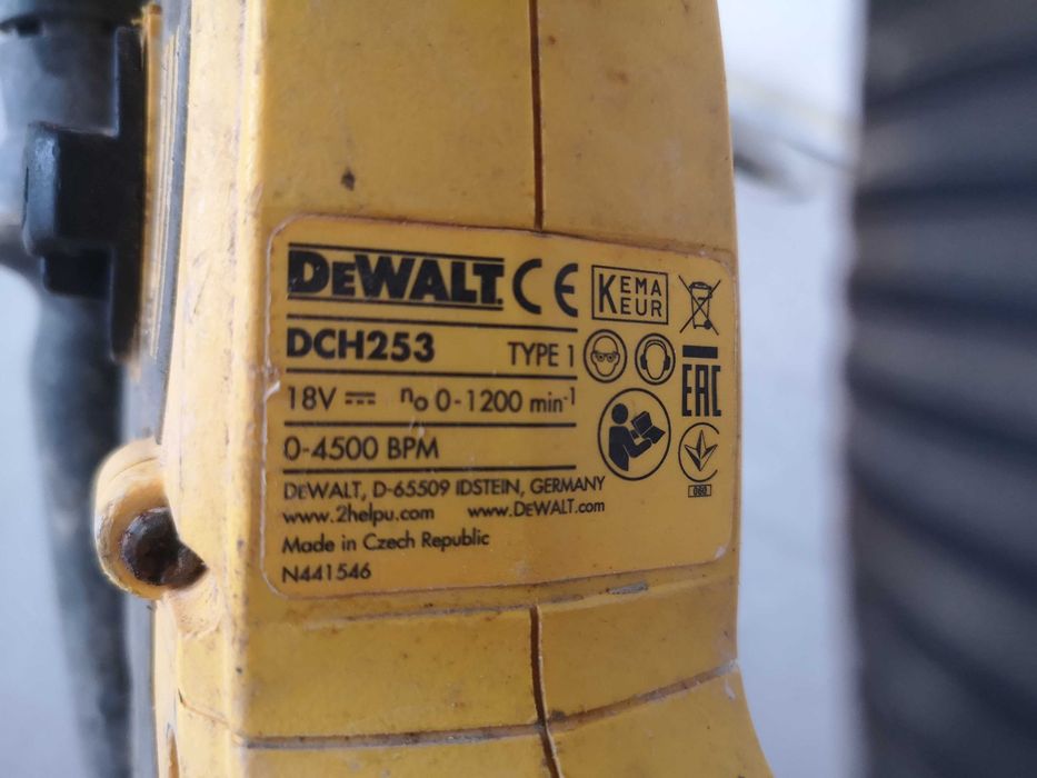 Перфоратор - Dewalt DCH253