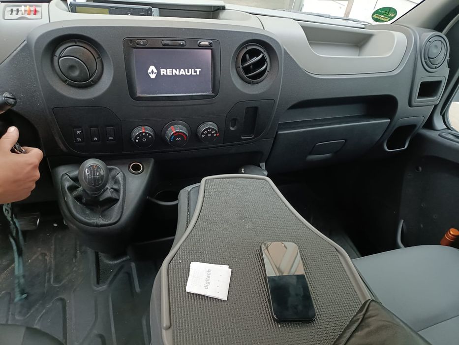 Vând renault  master