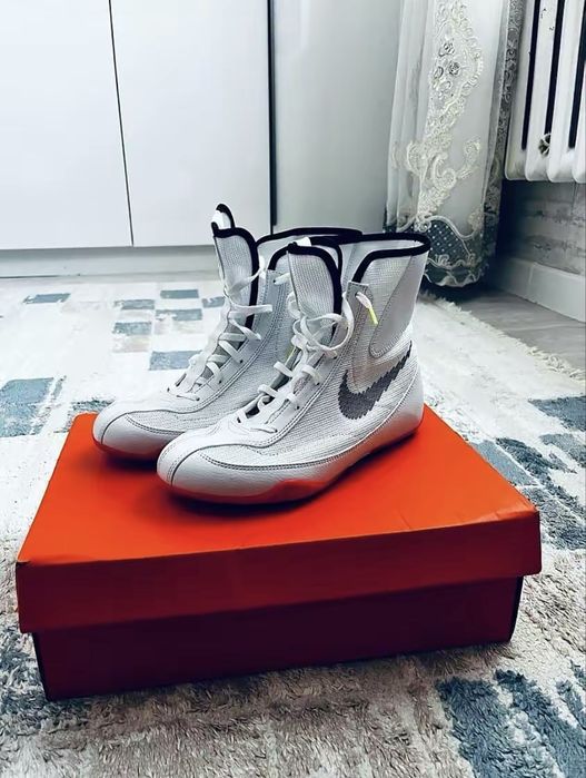 Боксерка Nike Machomai