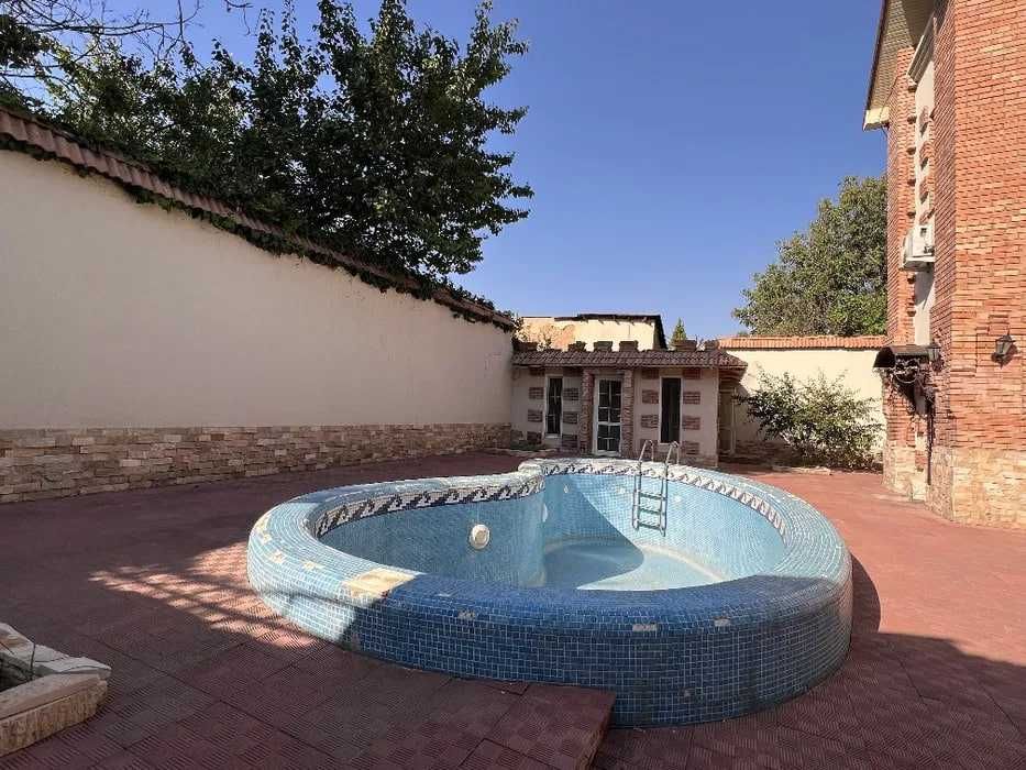 В Центре продается дом Дархан  Соток 10 Фасад 8м ор Парк Тельмана