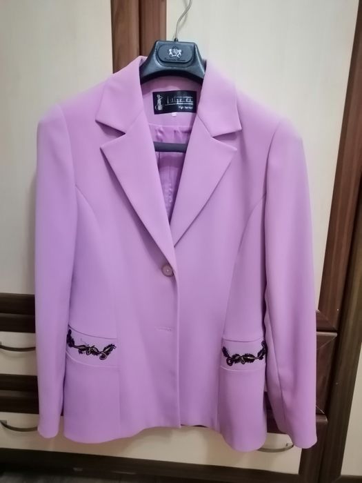 Женский костюм продам