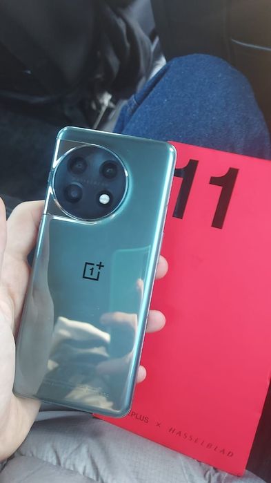 Продам oneplus 11