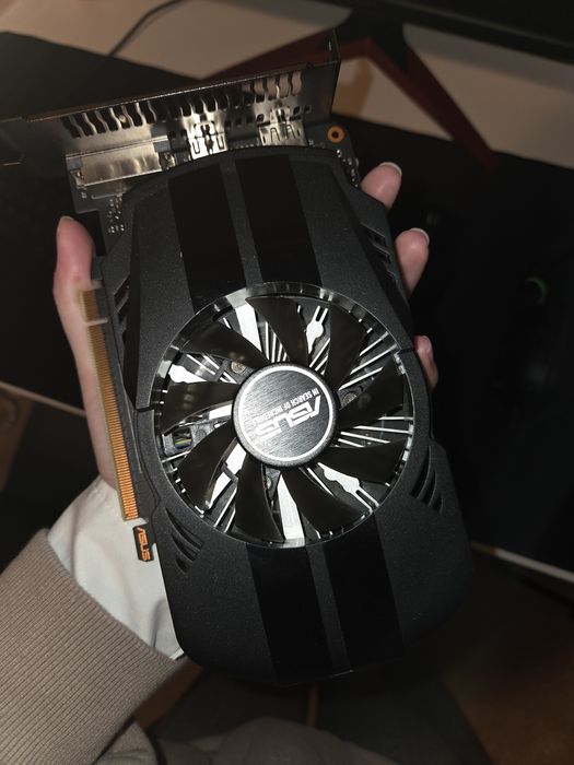 Asus phoenix GTX 1650 4GB