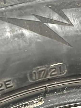Vand 2 anvelopede iarna Bridgestone 225/55 R19