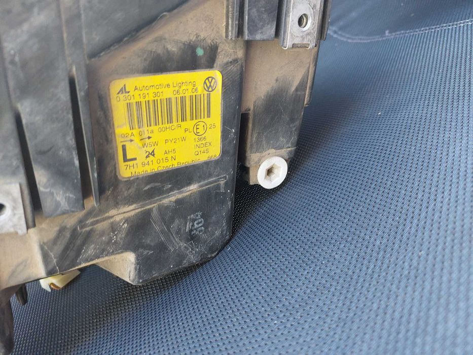 Продавам фарове за бус VW Т 5