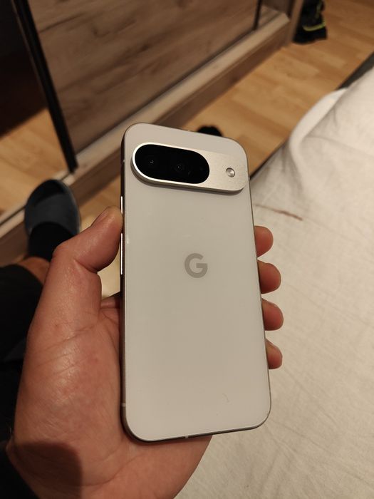 Vând schimb Google Pixel 9