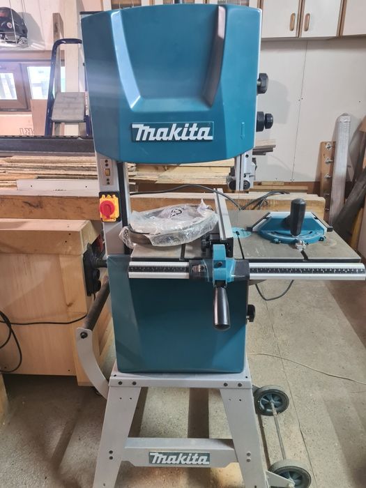 Ленточная пила макита