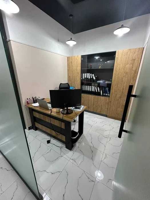 Сдается офис цокольный этаж в элитном бизнес-центре 1400$