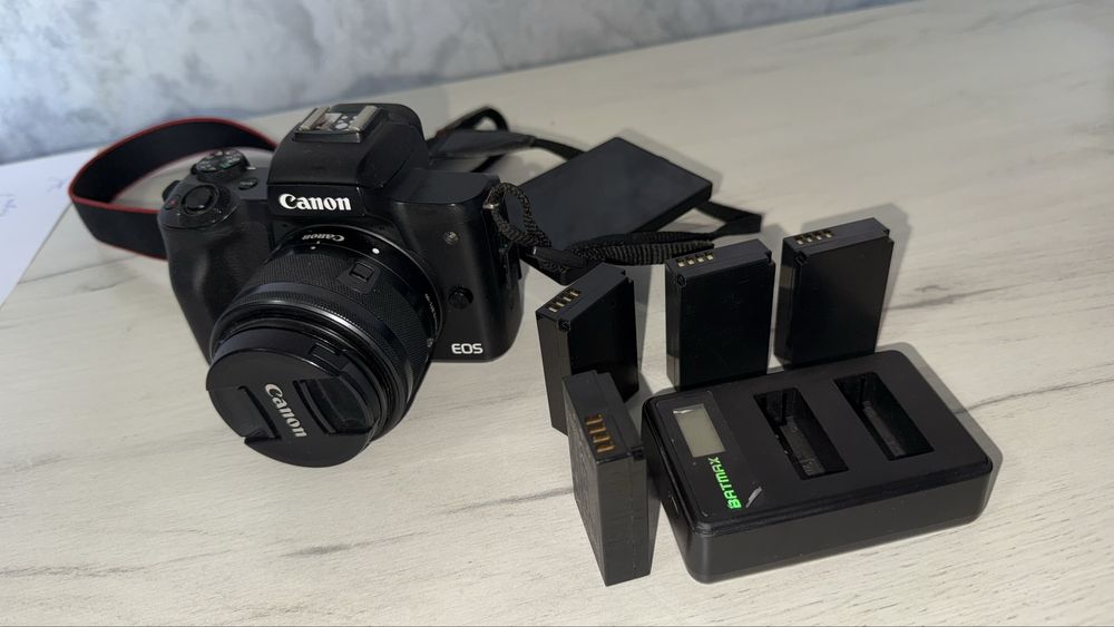 Canon EOS M50 4 ta batareya + sumka 64 Fleshka + boya Mic