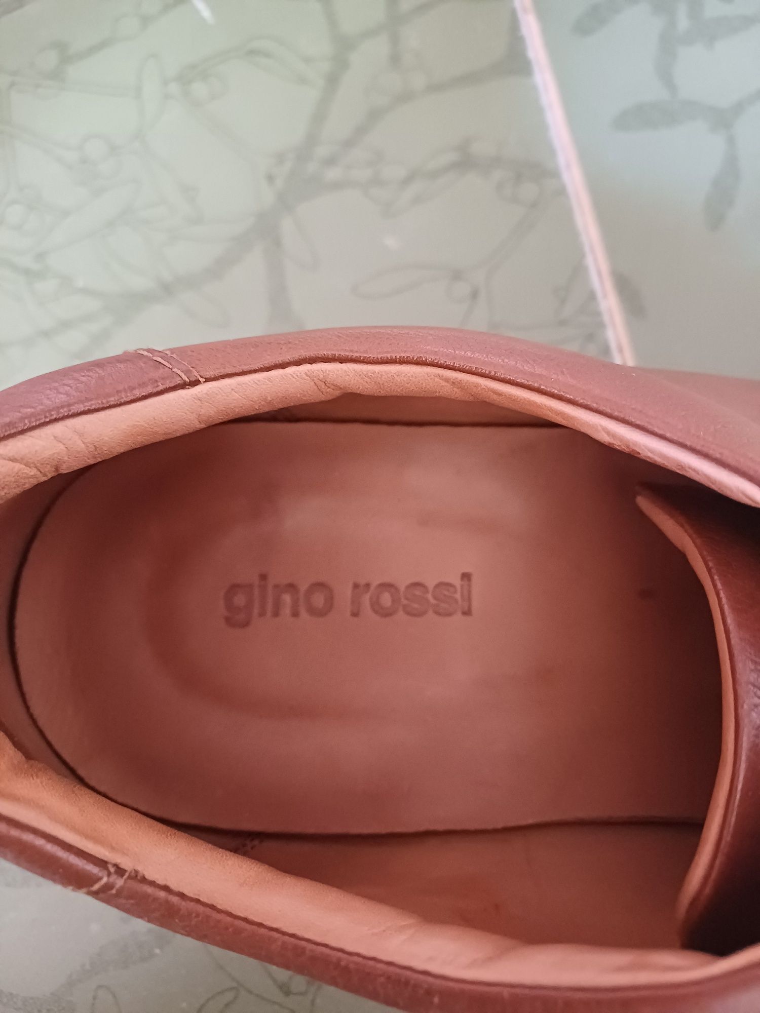 Vând pantofi piele Gino Rossi nr.46