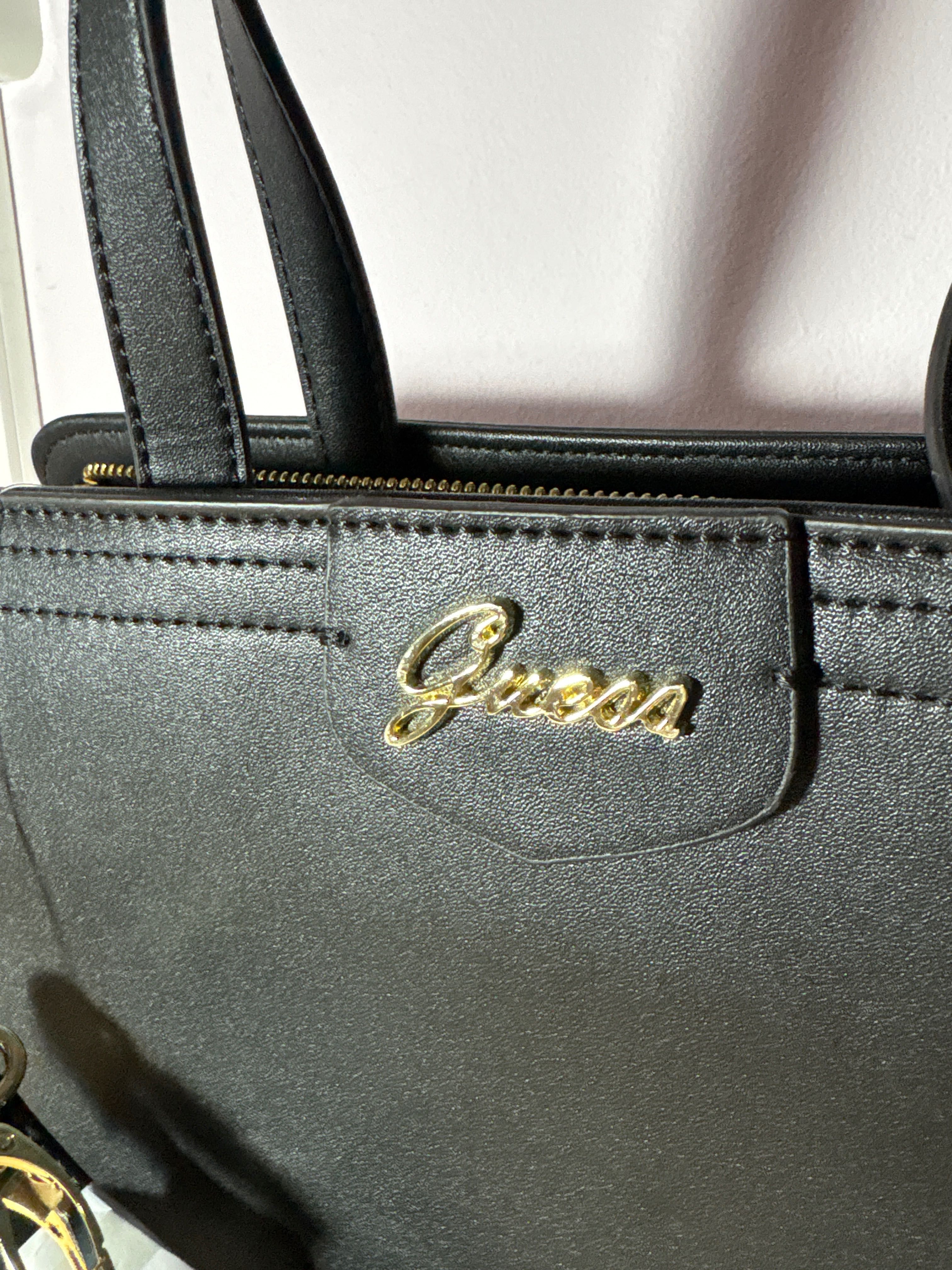 Черна дамска чанта Guess