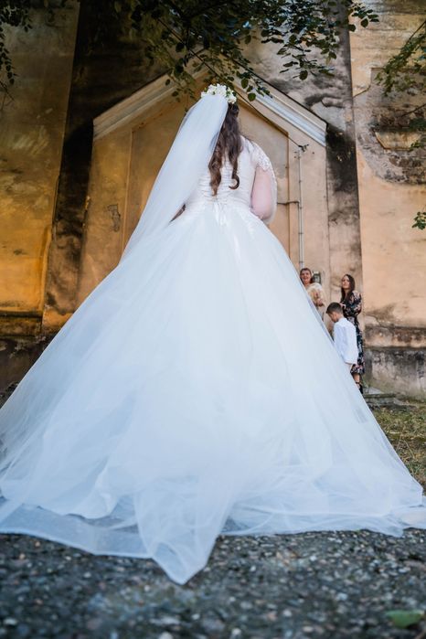 Rochie de mireasa elegantă