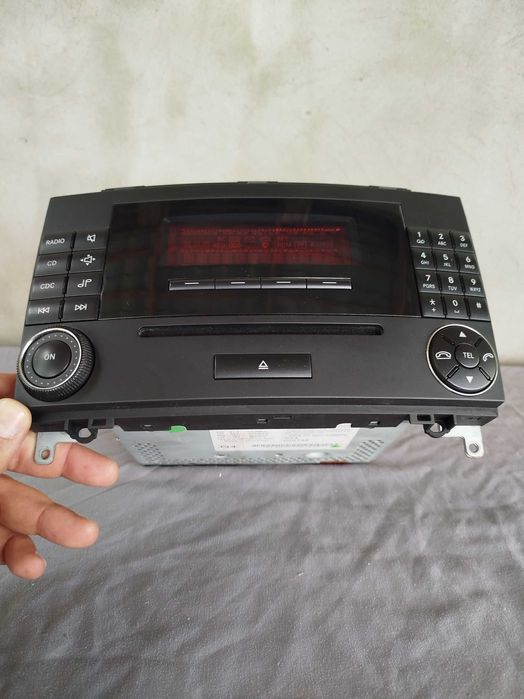 CD-Player auto Original Mercedes model: MF 2550. In stare bună