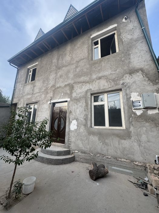 4 sotik ikki etajlik uy zangata