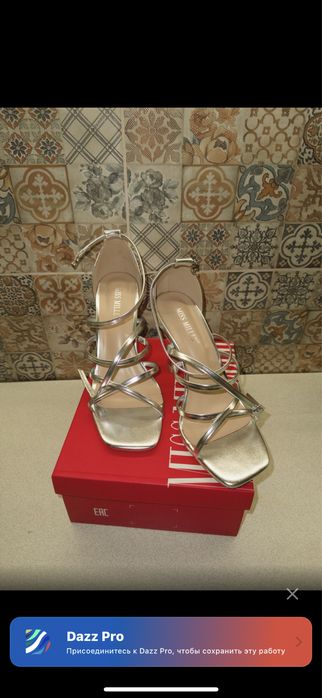 Продавец туфли новая