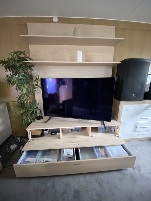 Comoda Tv  in stare foarte buna