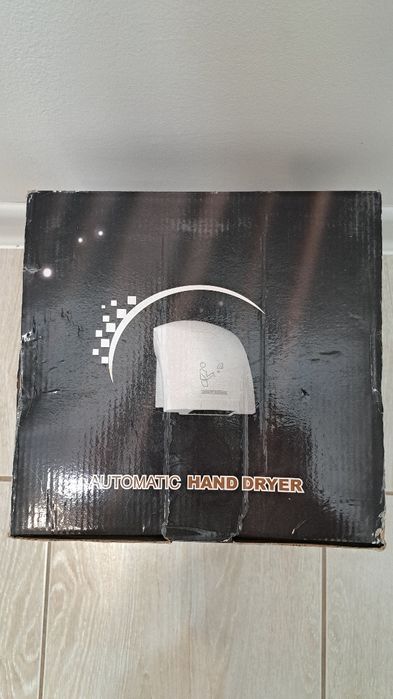 Электрическая сушилка для рук