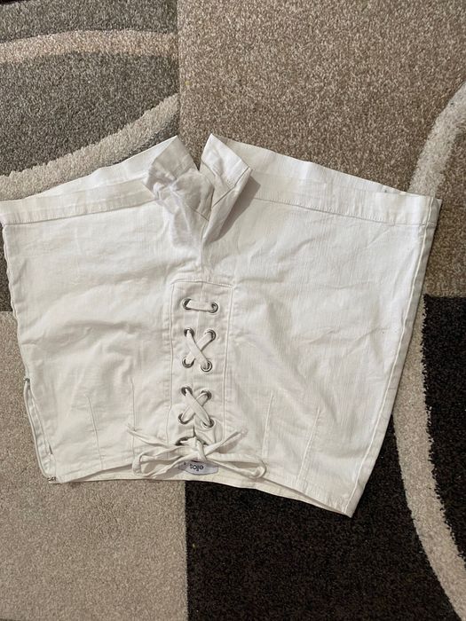 Pantaloni scurți albi