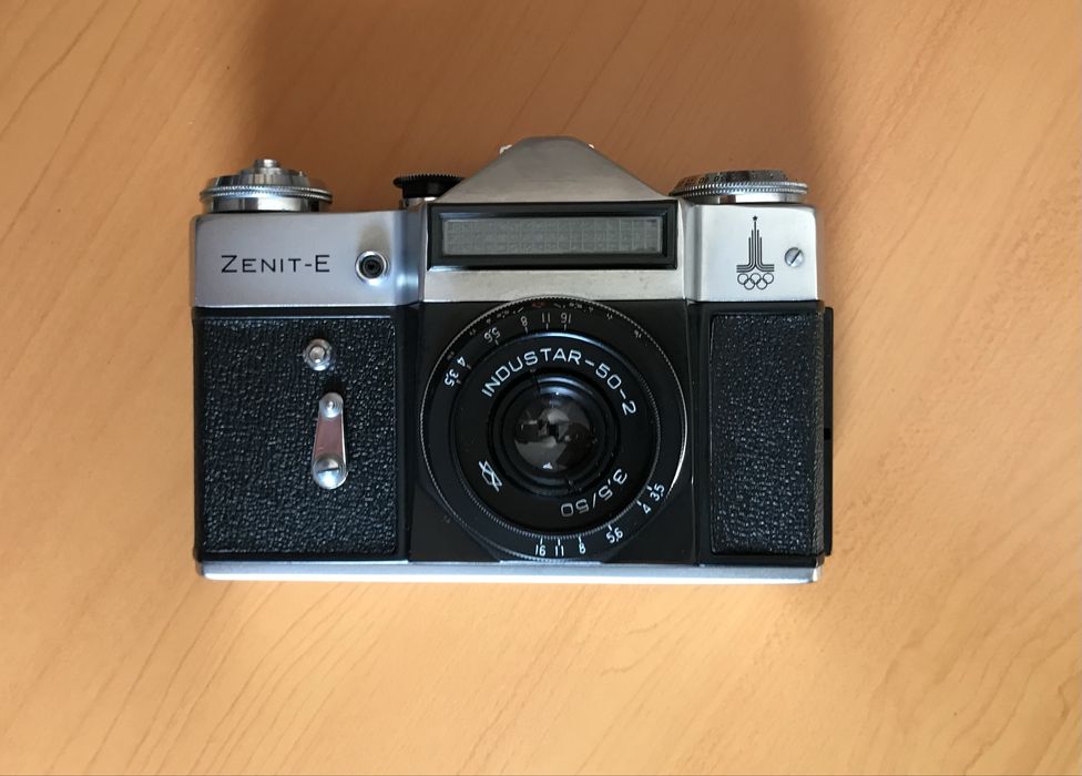 УНИКАЛЕН ПОЛУ-НОВ Комплект за колекци. на Фотоапарат ZENIT-E+аксесоари