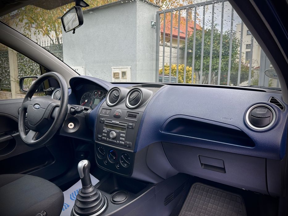 • Ford Fiesta / 60.000 KM / Model Exemplar / Unic Proprietar / AC •
