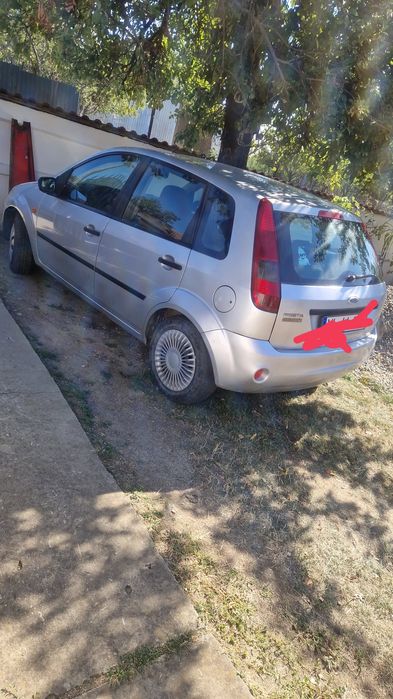 Vând  sau schimb ford fiesta