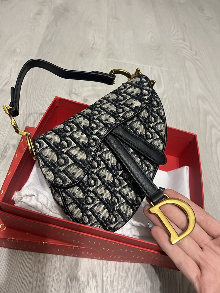 Dior Saddle мини чанта
