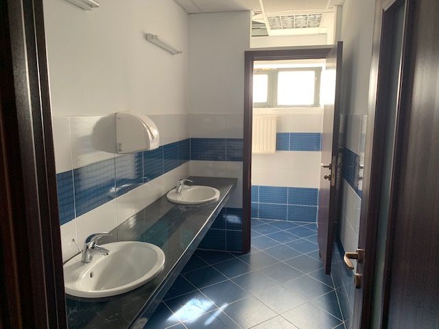 Inchiriez hala, spatii birouri, spatii de depozitare, parcare