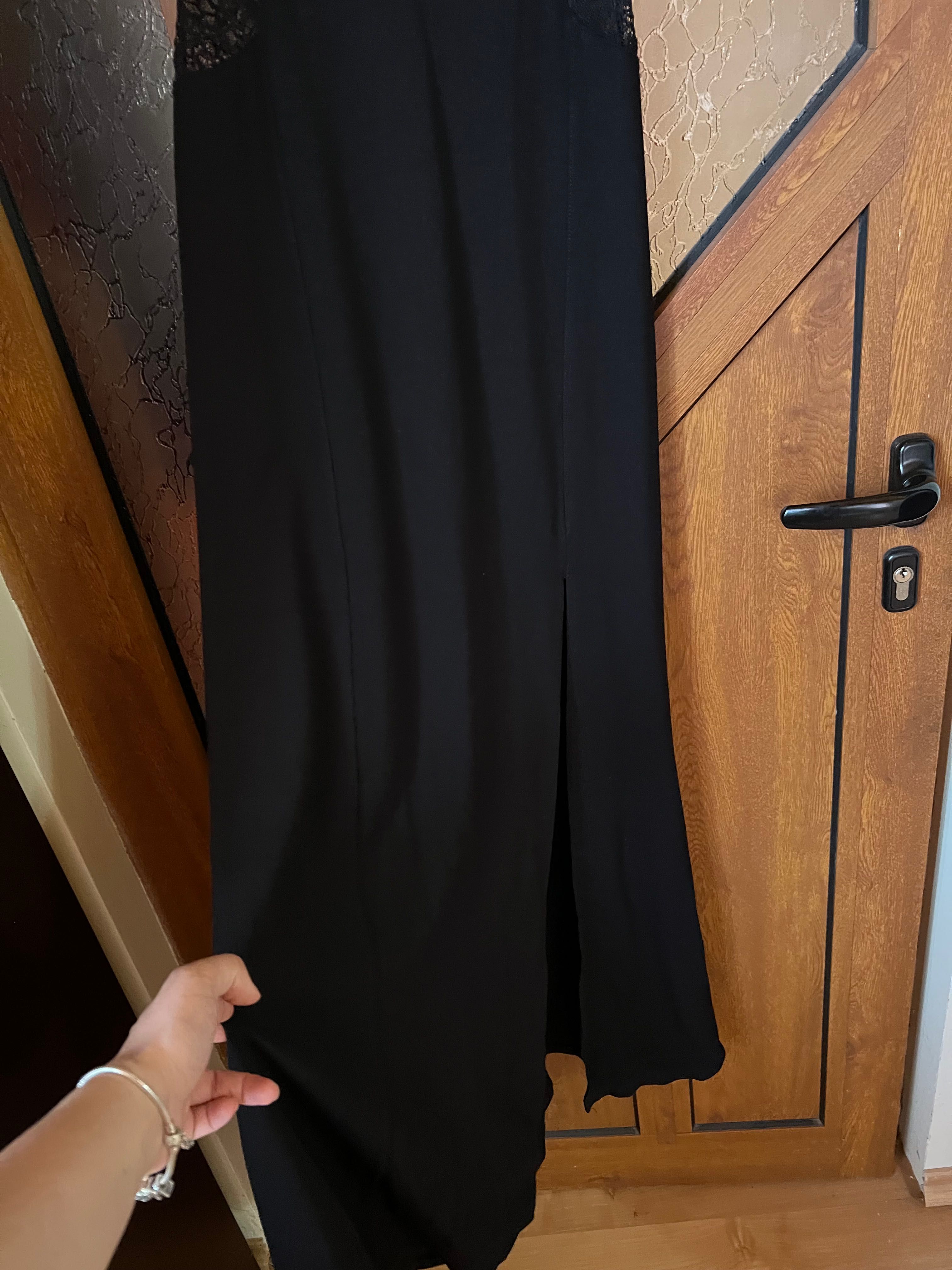Дълга черна рокля с дантела и цепка, р-р 38 (S/M)