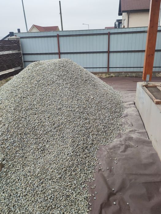 Transport nisip, pietriș,balast, materiale.