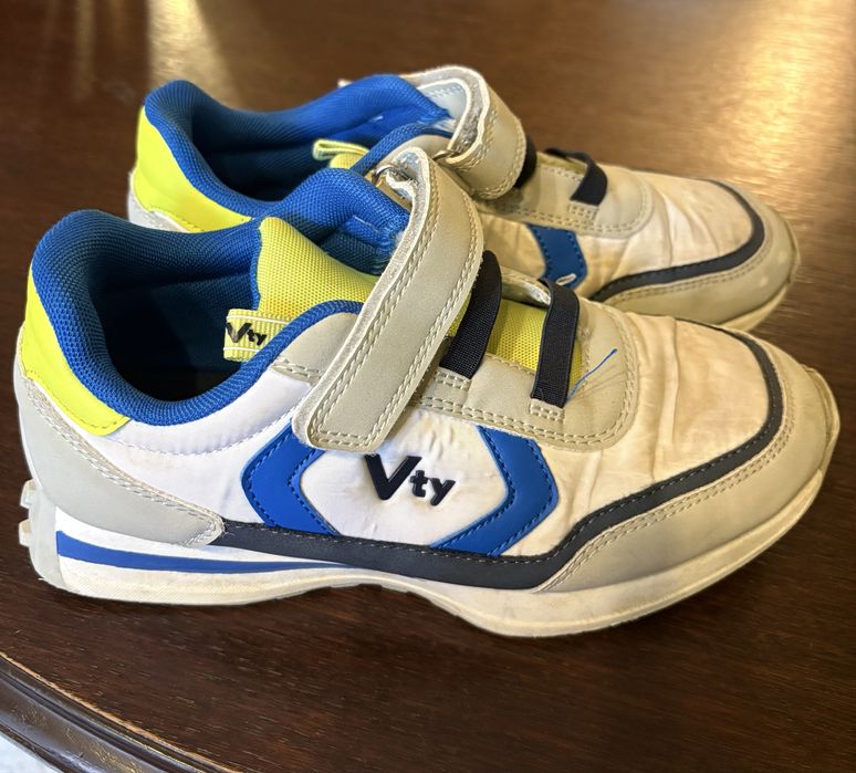 Adidasi pt baiat marimea 35