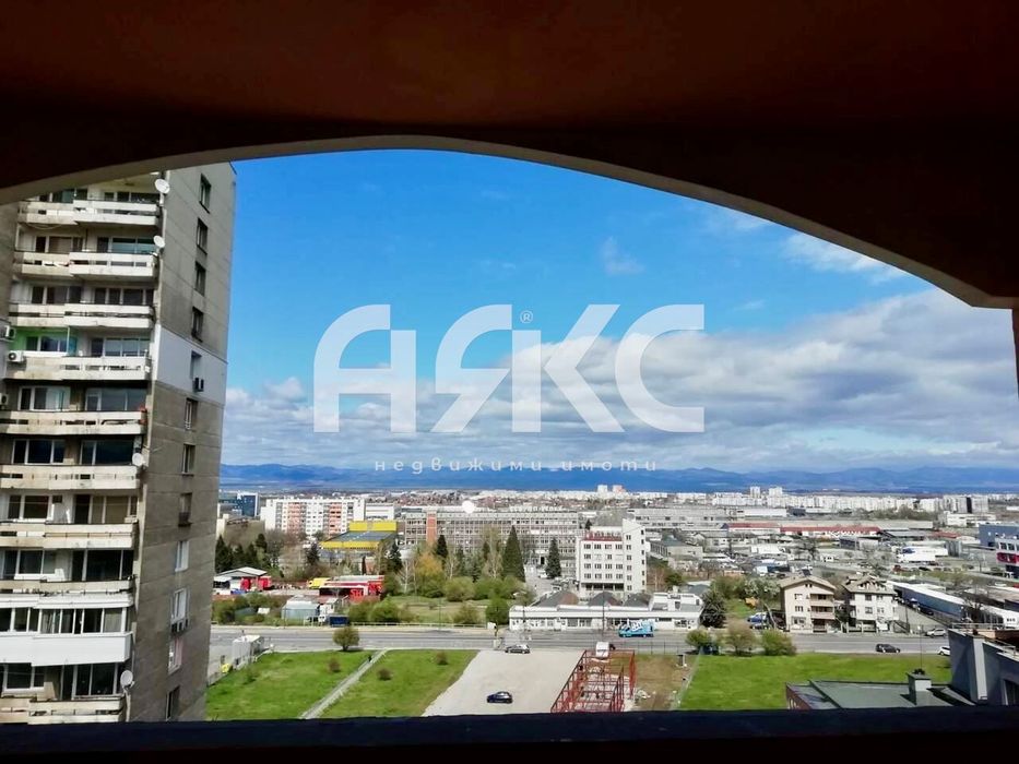 Двустаен обзаведен апартамент в кв. Люлин 1