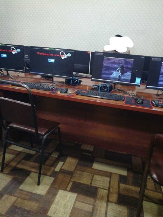 Kompyuterler bar satilatin. 24lik monitorlar. Oyin ushin.