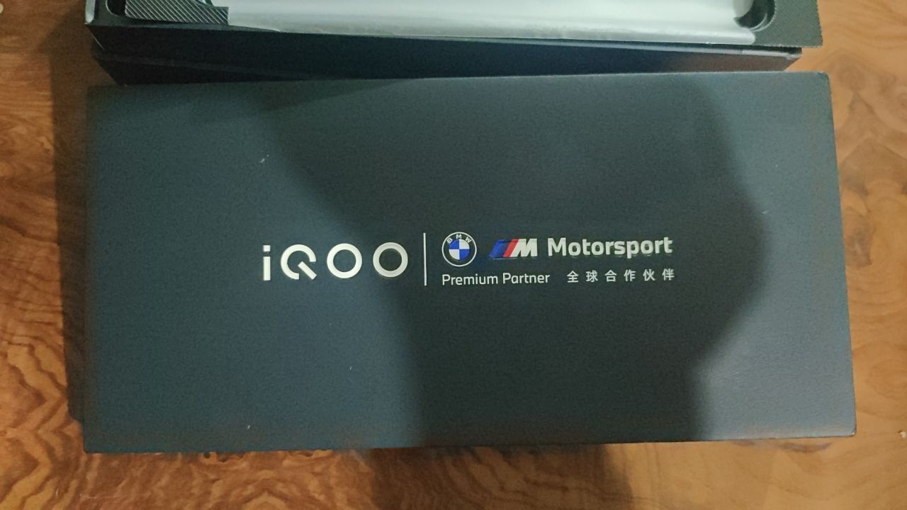 IQOO 11 256gb 12+12gb