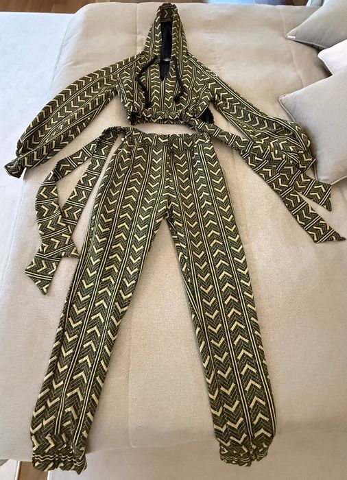 Сет Djofra, универсален размер, без забележки.