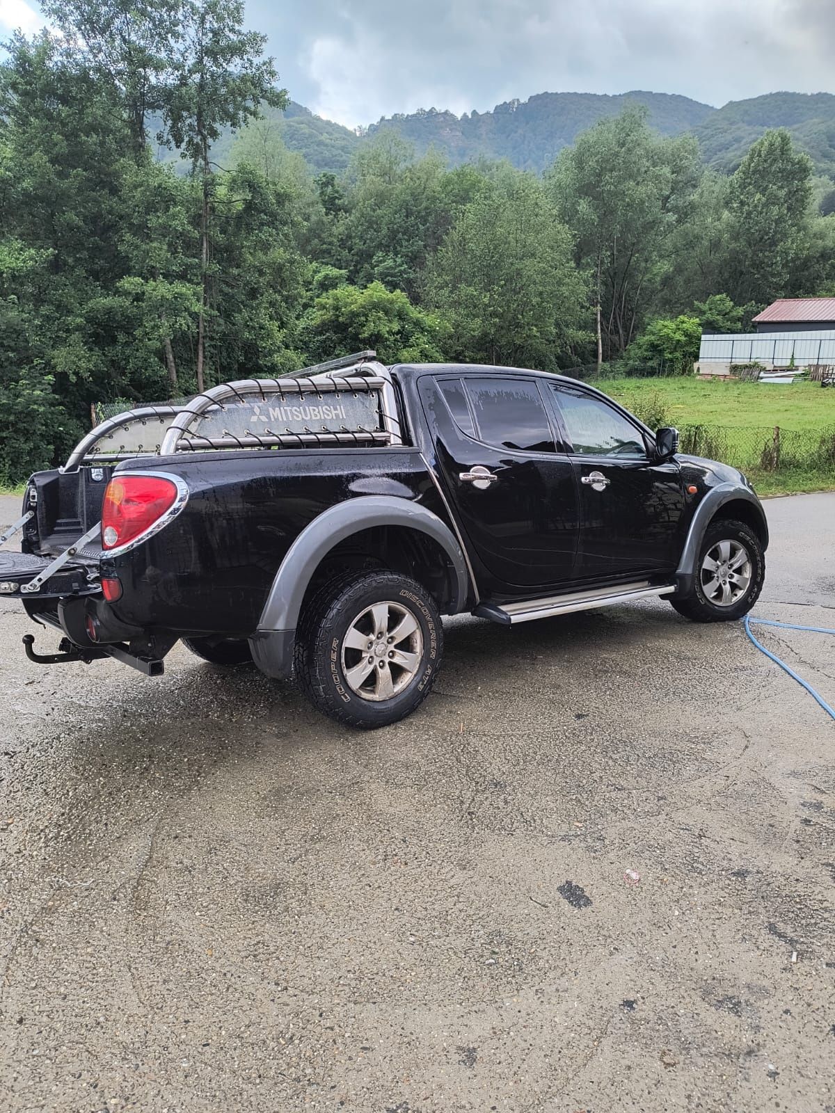 Mitsubishi L200.