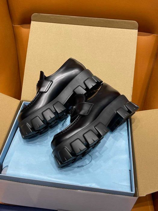 Лоуфъри: PRADA SS2025 кецове сникърси маратонки