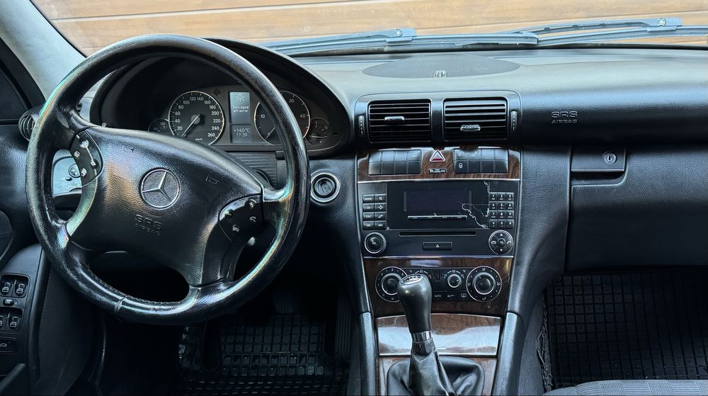 Mercedes C200CDI , 2005, stare impecabila, km reali, porneste la sfert