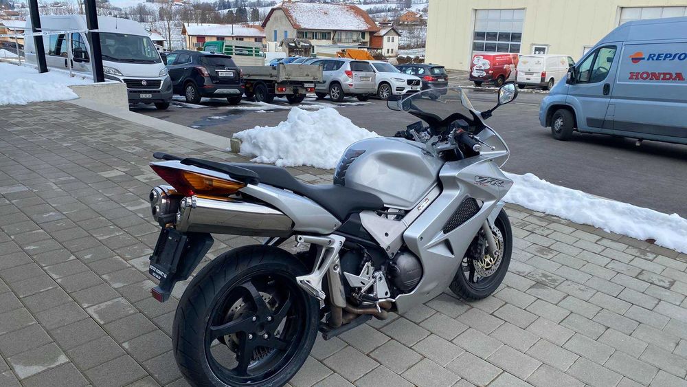 Продавам HONDA VFR v4 V-tec 800