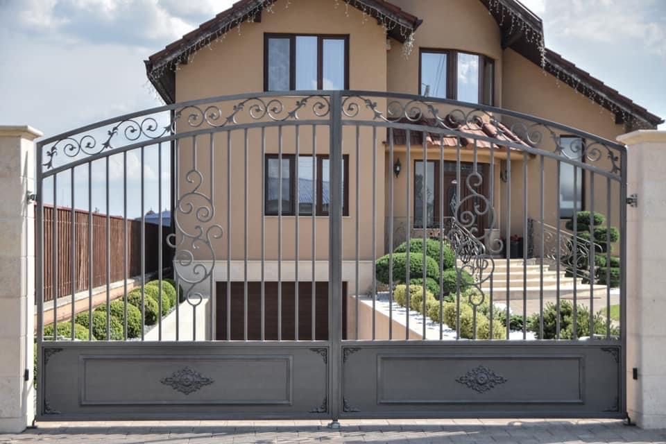 Garduri, balustrade,Copertine, fier forjat. Lucrari de restaurare.