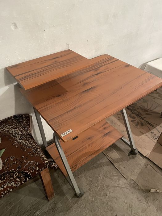 Продам компьютерный стол б/у в хорошем состоянии