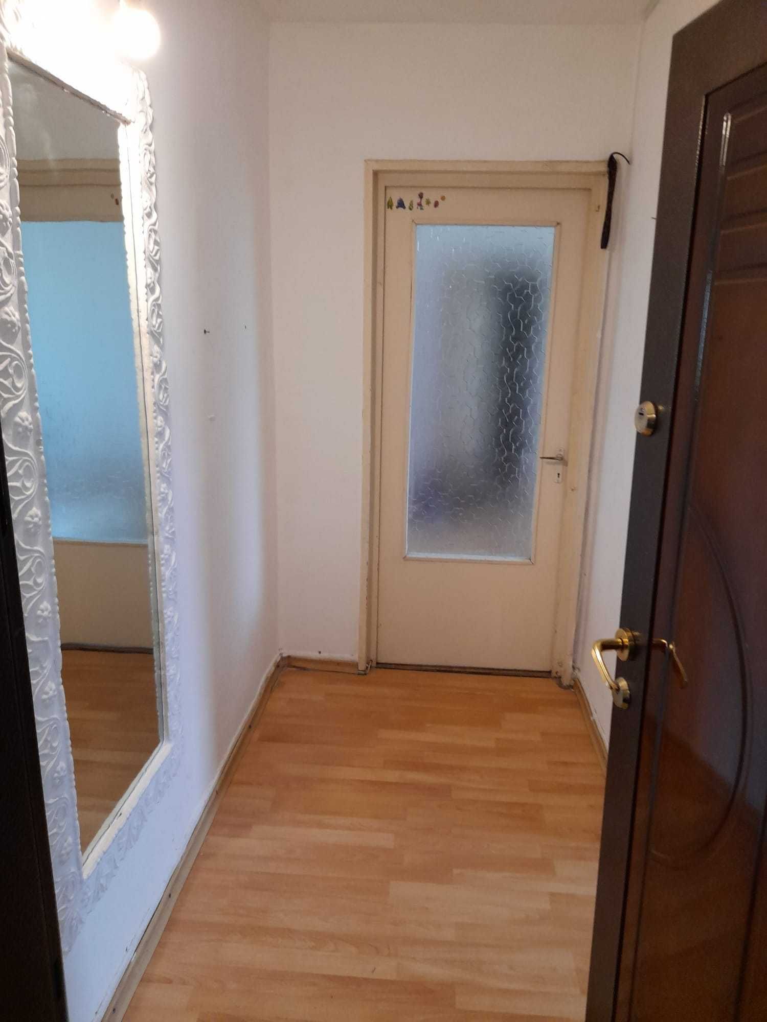 INCHIRIEZ apartament nemobilat, doua camere