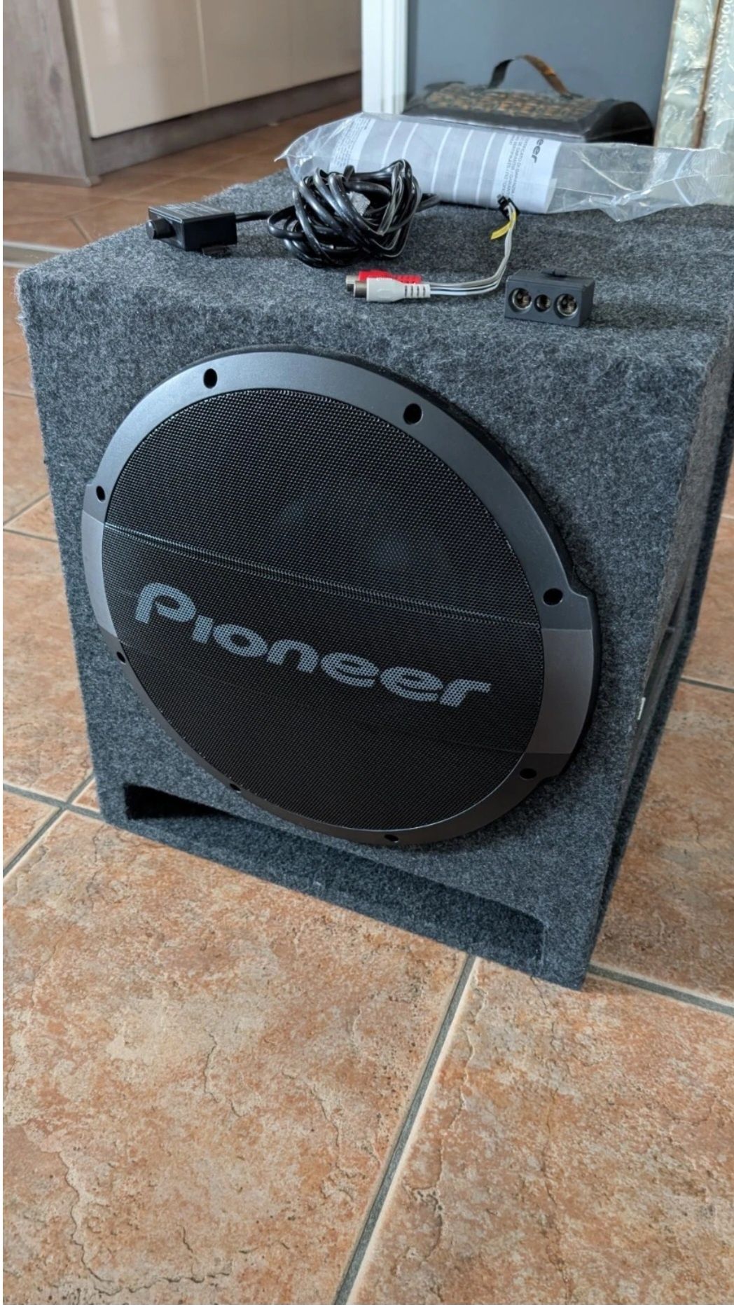 Продавам Pioneer TS-WX1210AH