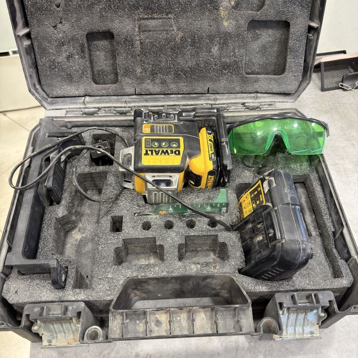 Лазерен нивелир DeWalt DCE089G