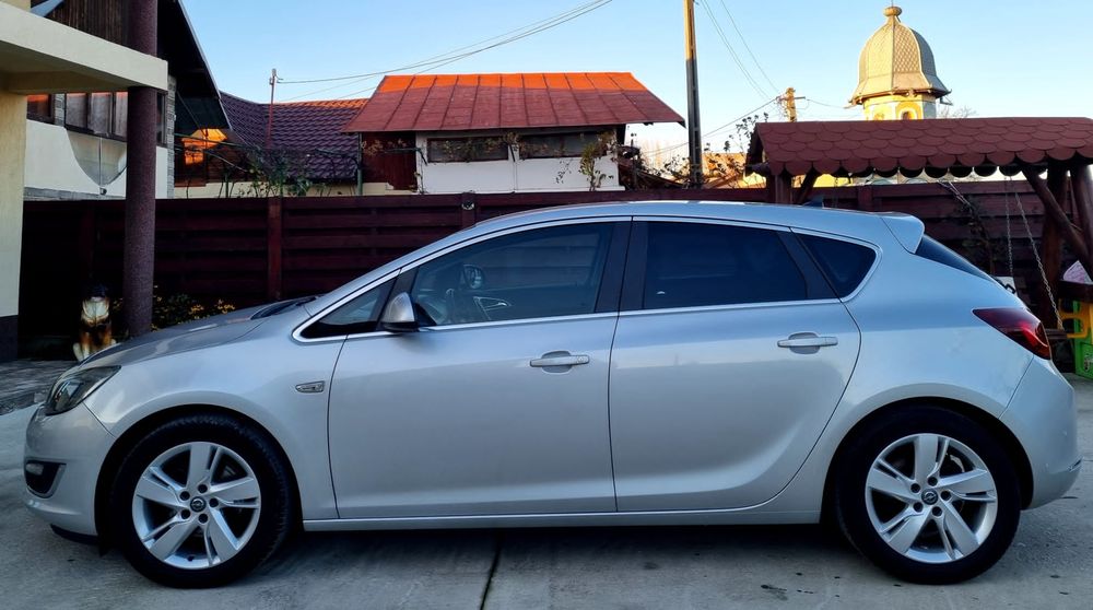 Open Astra J//Facelift//2014//Impecabil