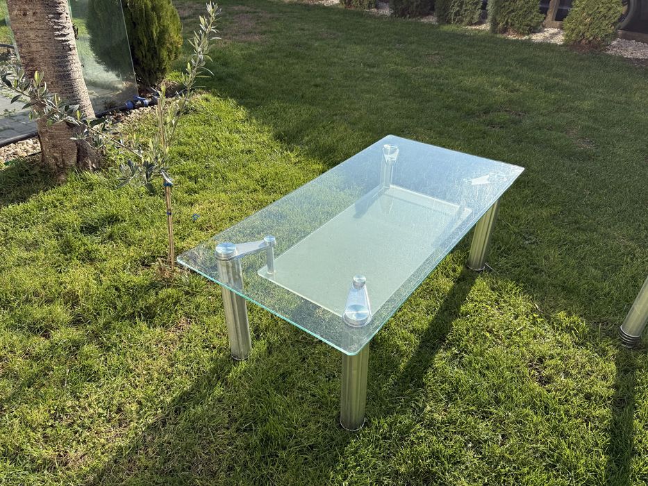 Продавам комплект трапезна и холна маса