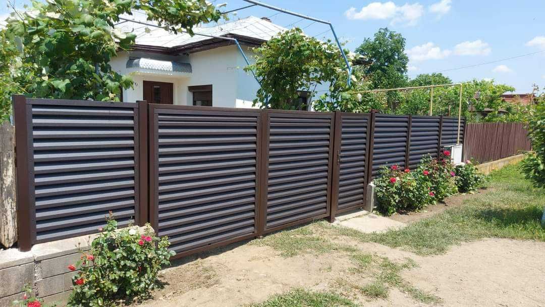 Garduri de diferite modele (sipca metalica, jaluzele, tabla BCA plasa)